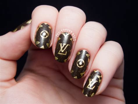 nail art louis vuitton